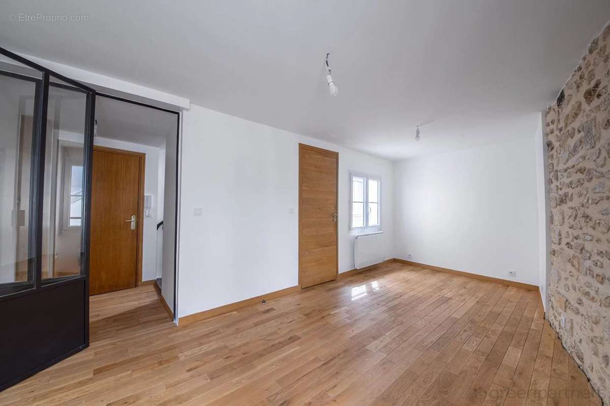 Appartement à PARIS-1E