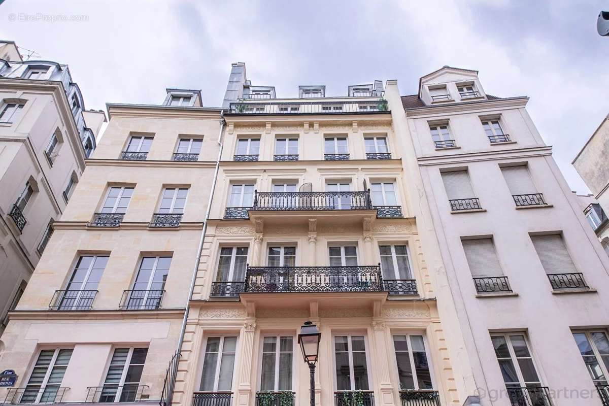 Appartement à PARIS-1E