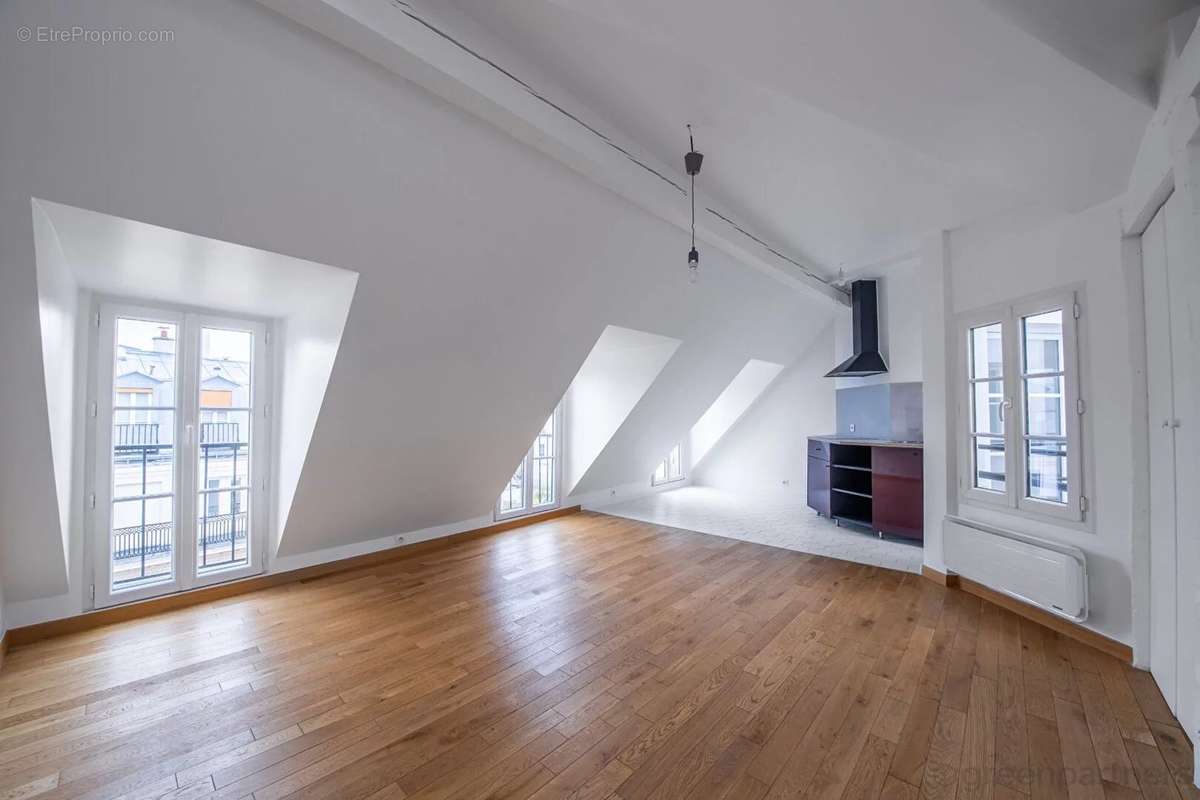 Appartement à PARIS-1E