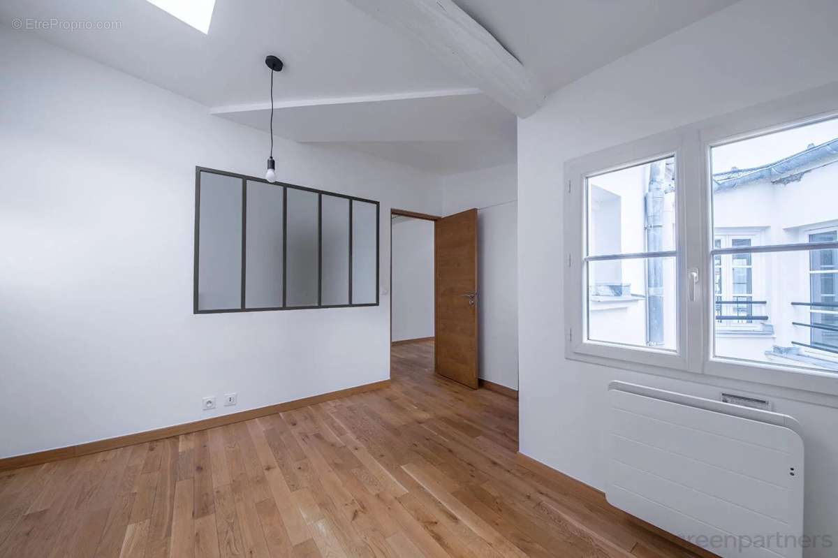 Appartement à PARIS-1E