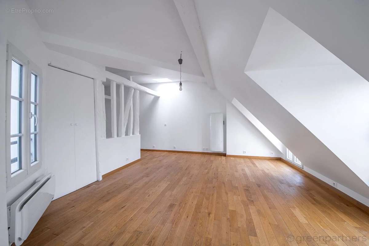 Appartement à PARIS-1E