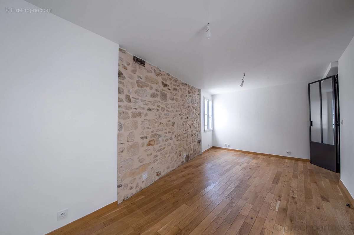 Appartement à PARIS-1E