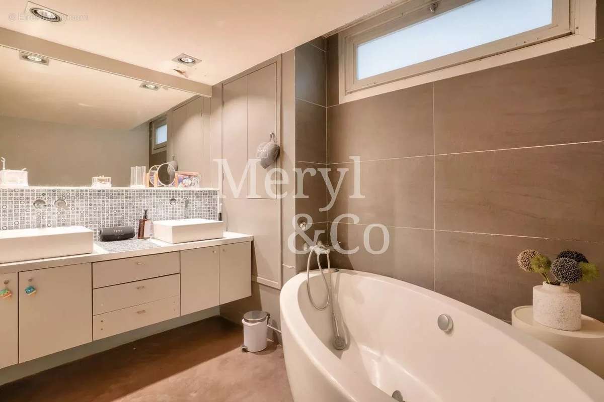 Appartement à NEUILLY-SUR-SEINE