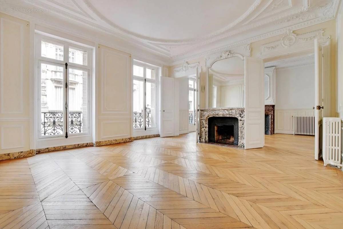 Appartement à PARIS-8E