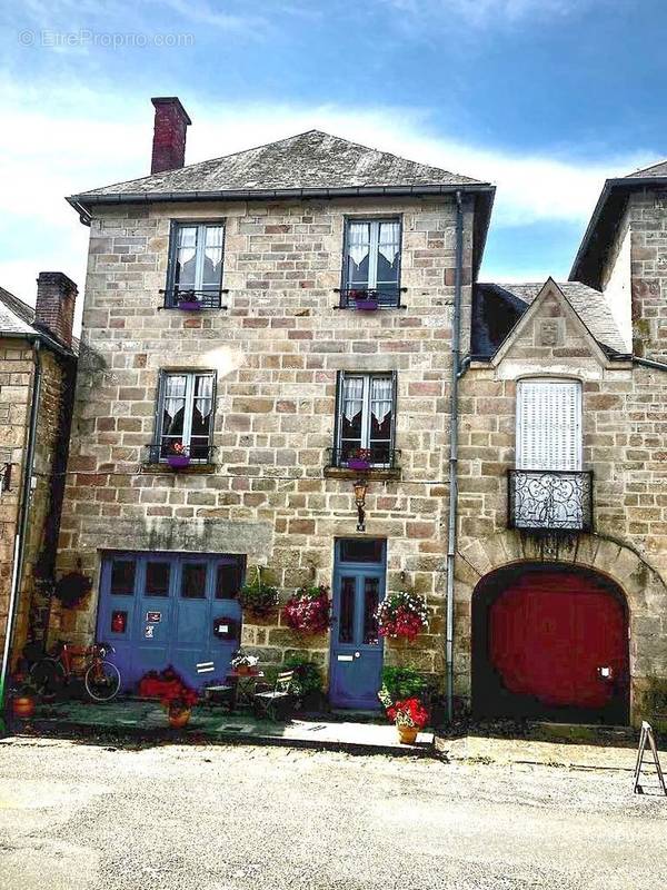 Maison à TREIGNAC