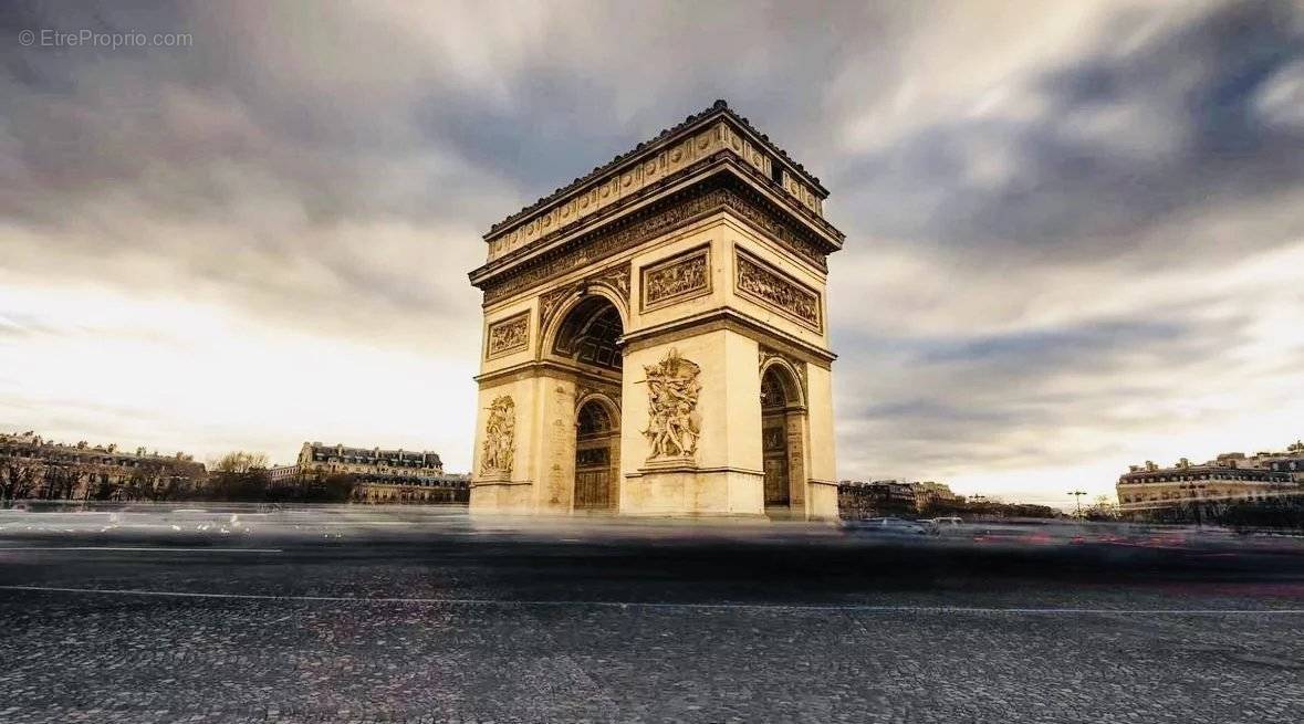 Appartement à PARIS-8E