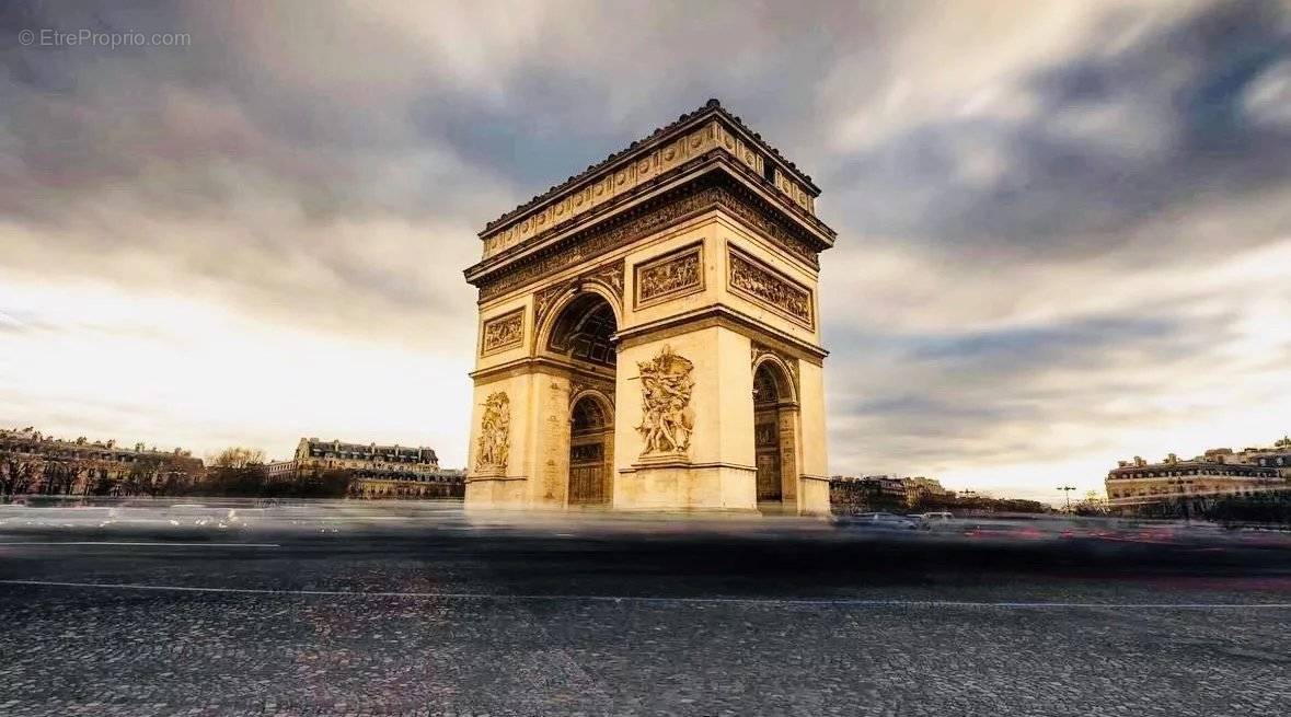 Appartement à PARIS-8E