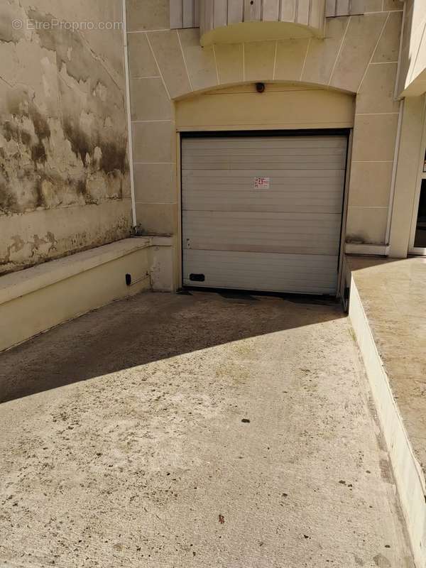 Parking à LE PERREUX-SUR-MARNE