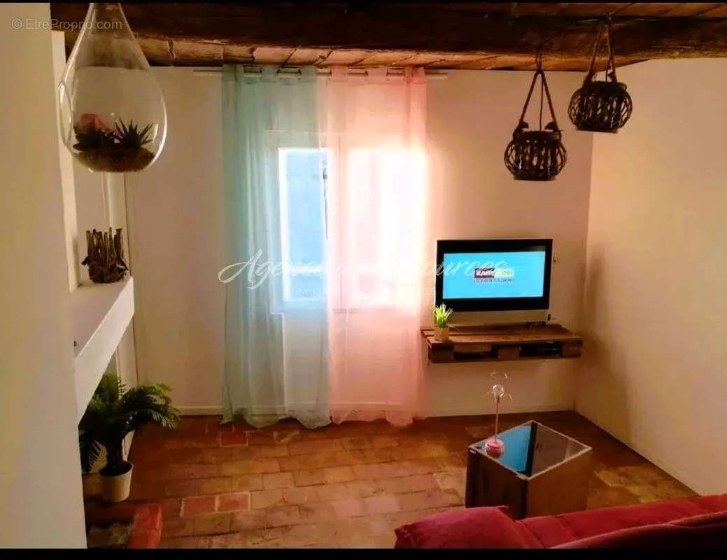 Appartement à VARAGES