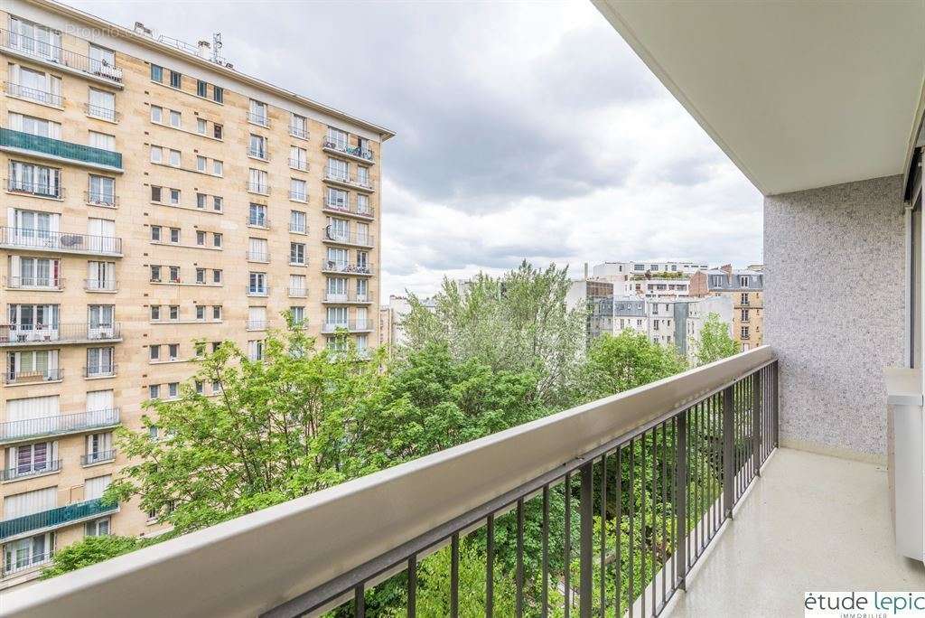 Appartement à PARIS-18E