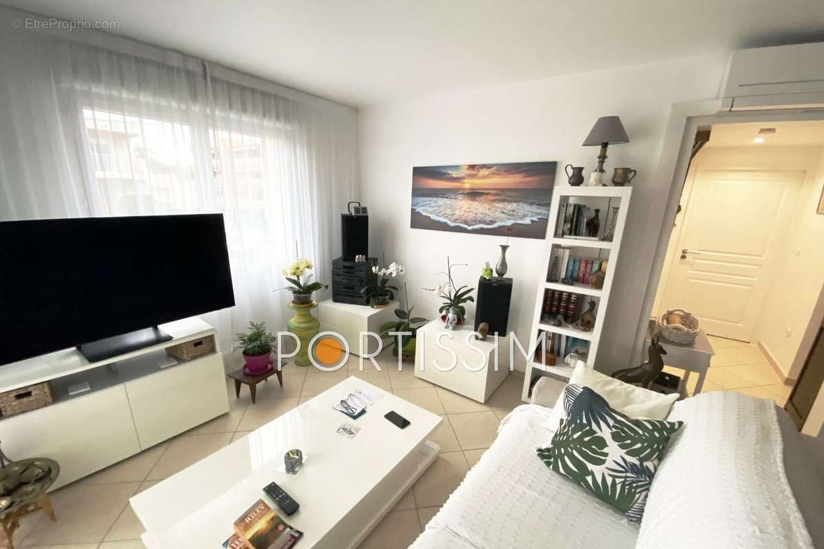 Appartement à SAINT-LAURENT-DU-VAR