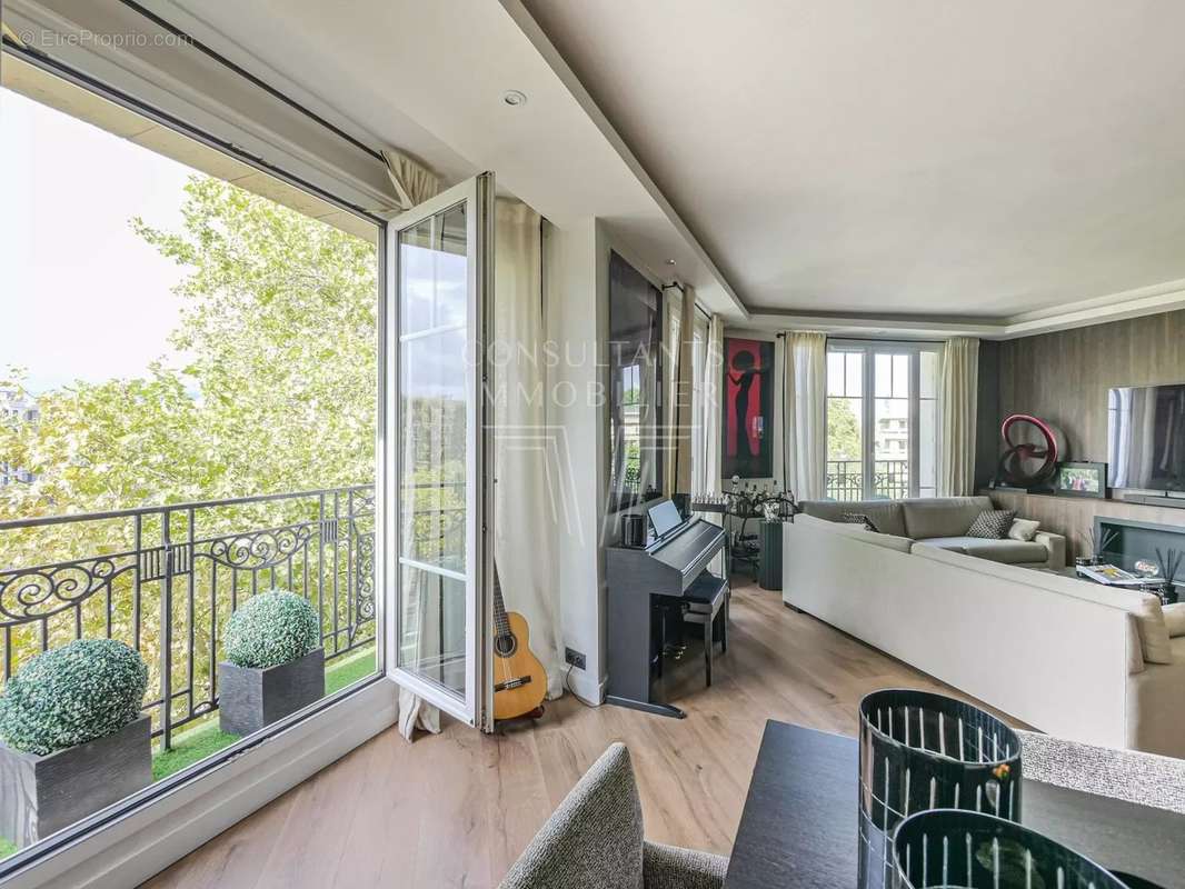 Appartement à NEUILLY-SUR-SEINE