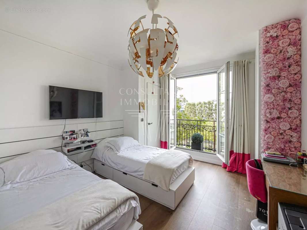 Appartement à NEUILLY-SUR-SEINE