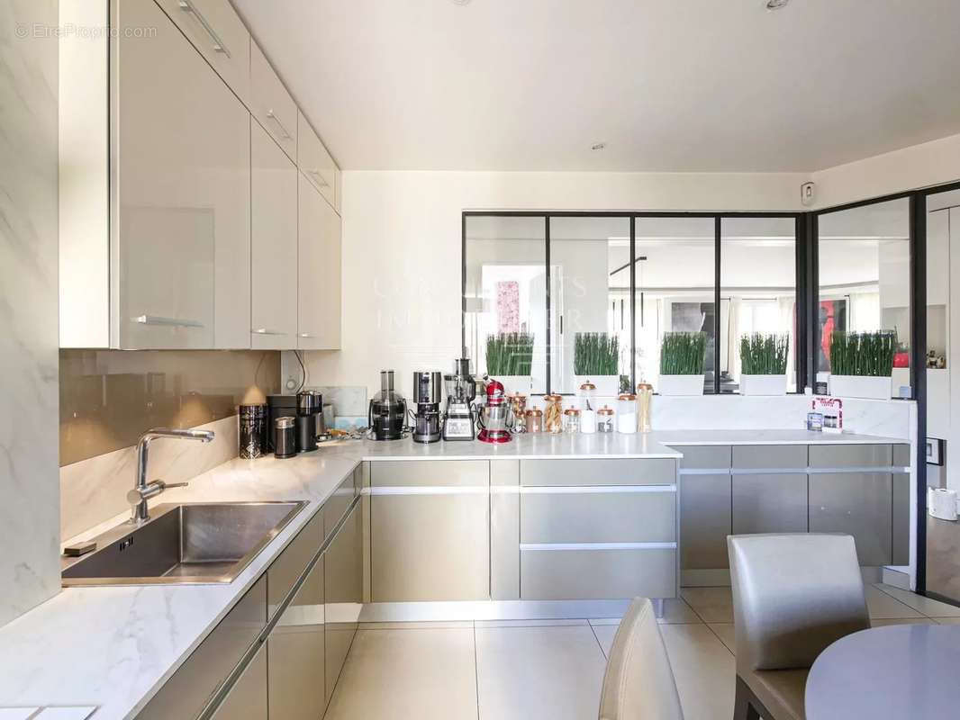 Appartement à NEUILLY-SUR-SEINE