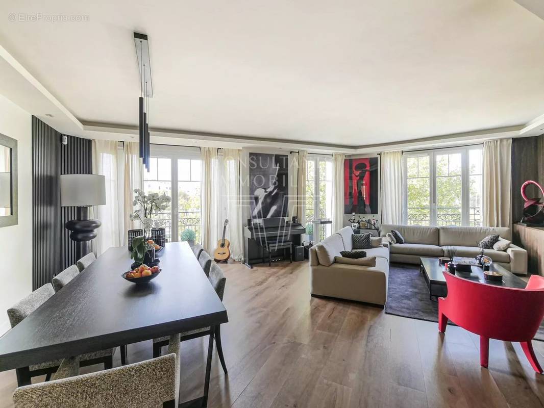 Appartement à NEUILLY-SUR-SEINE