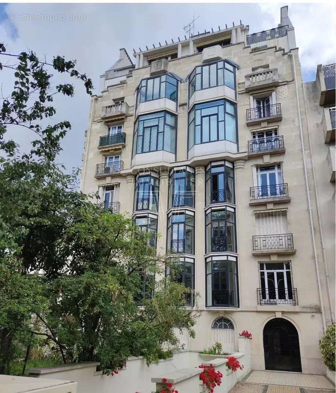 Appartement à NEUILLY-SUR-SEINE