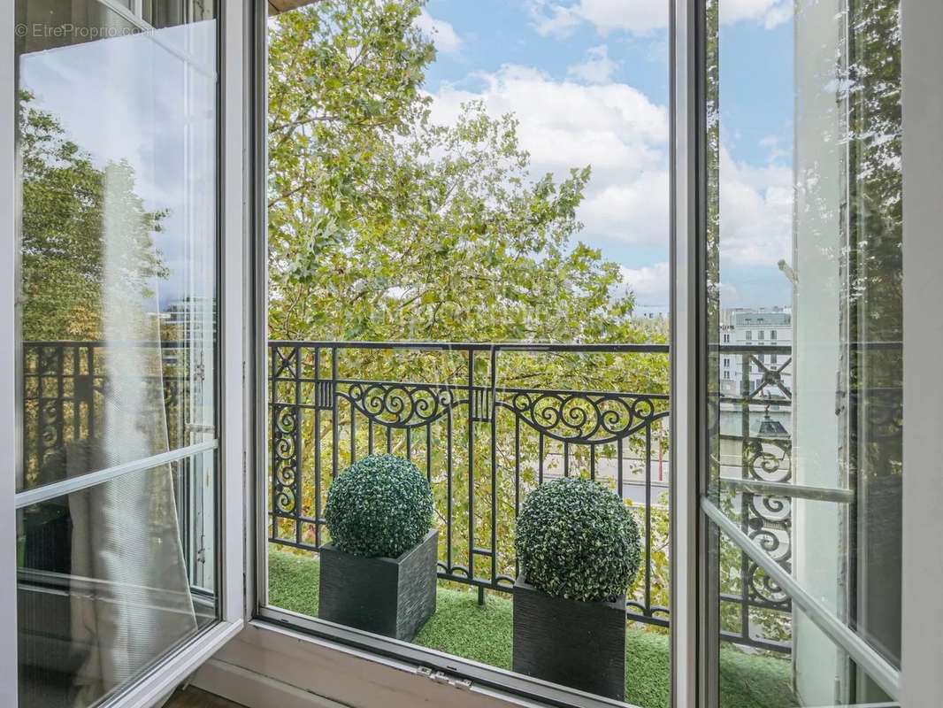 Appartement à NEUILLY-SUR-SEINE