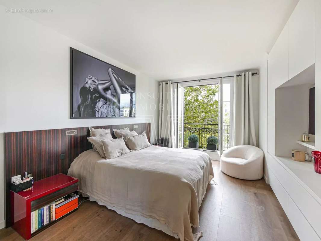 Appartement à NEUILLY-SUR-SEINE