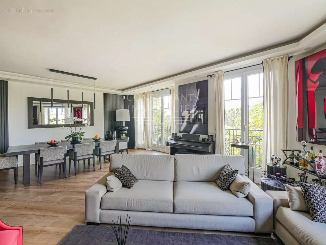 Appartement à NEUILLY-SUR-SEINE