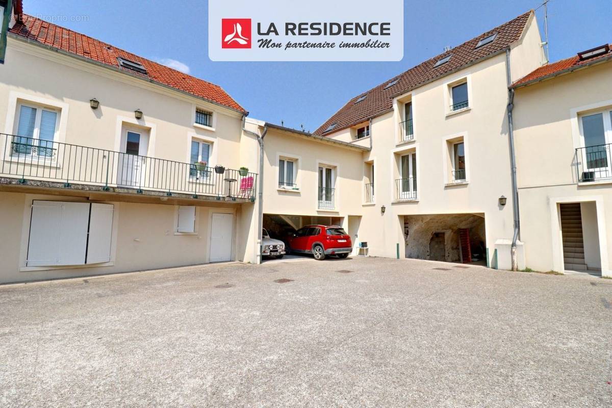 Appartement à CHANTELOUP-LES-VIGNES