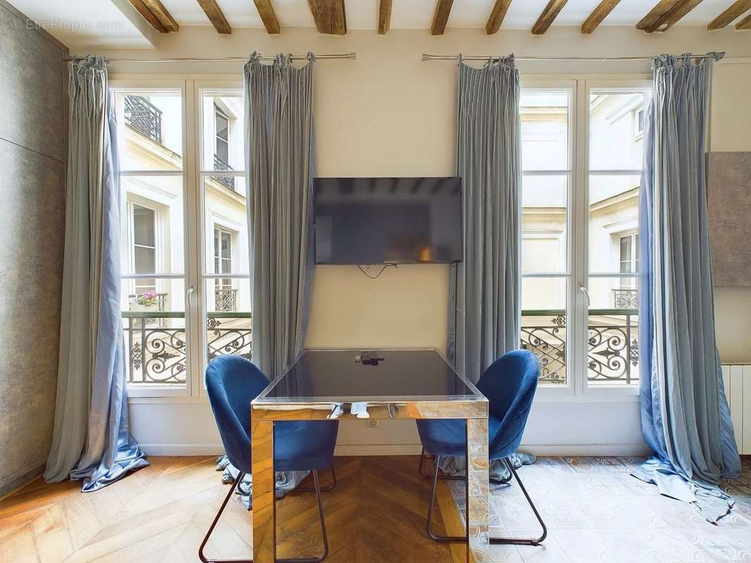 Appartement à PARIS-1E