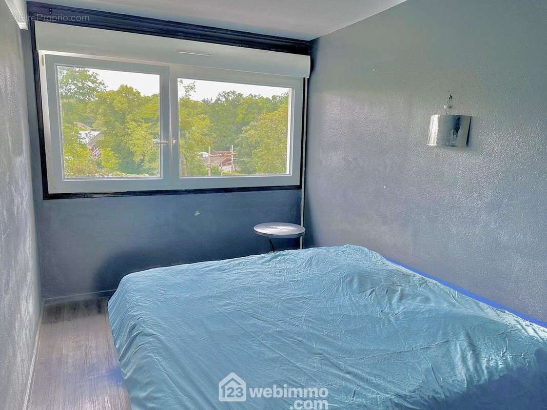 Une première chambre de plus de 9 m². - Appartement à AVON