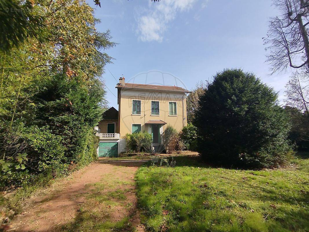 Maison à CHARBONNIERES-LES-BAINS