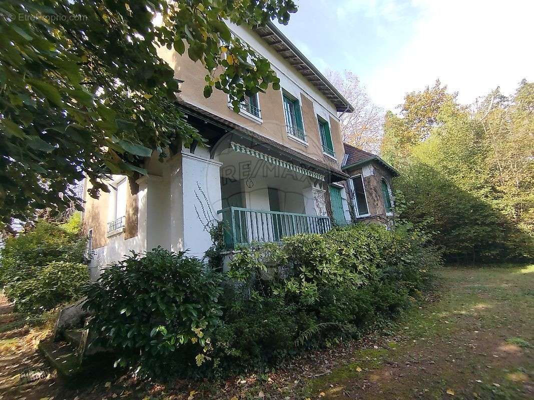 Maison à CHARBONNIERES-LES-BAINS