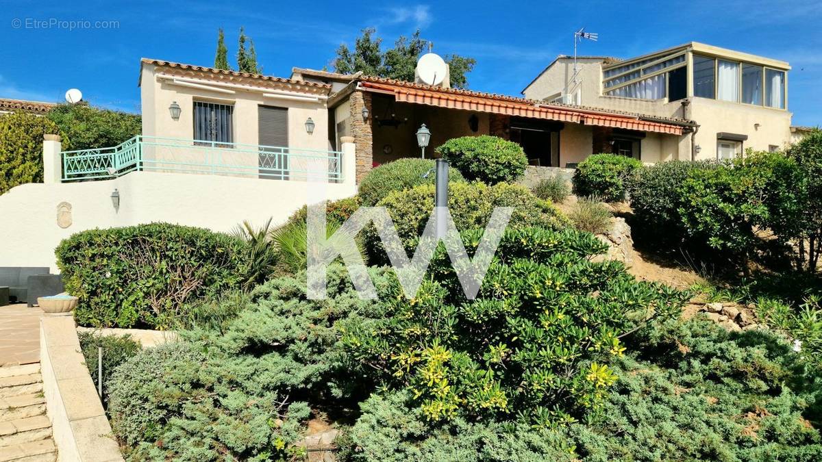 Maison à ROQUEBRUNE-SUR-ARGENS