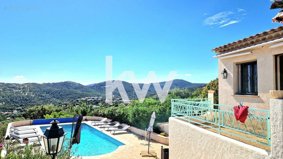 Maison à ROQUEBRUNE-SUR-ARGENS