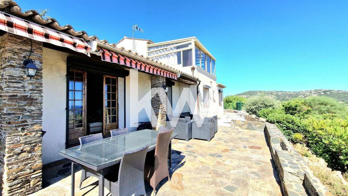 Maison à ROQUEBRUNE-SUR-ARGENS