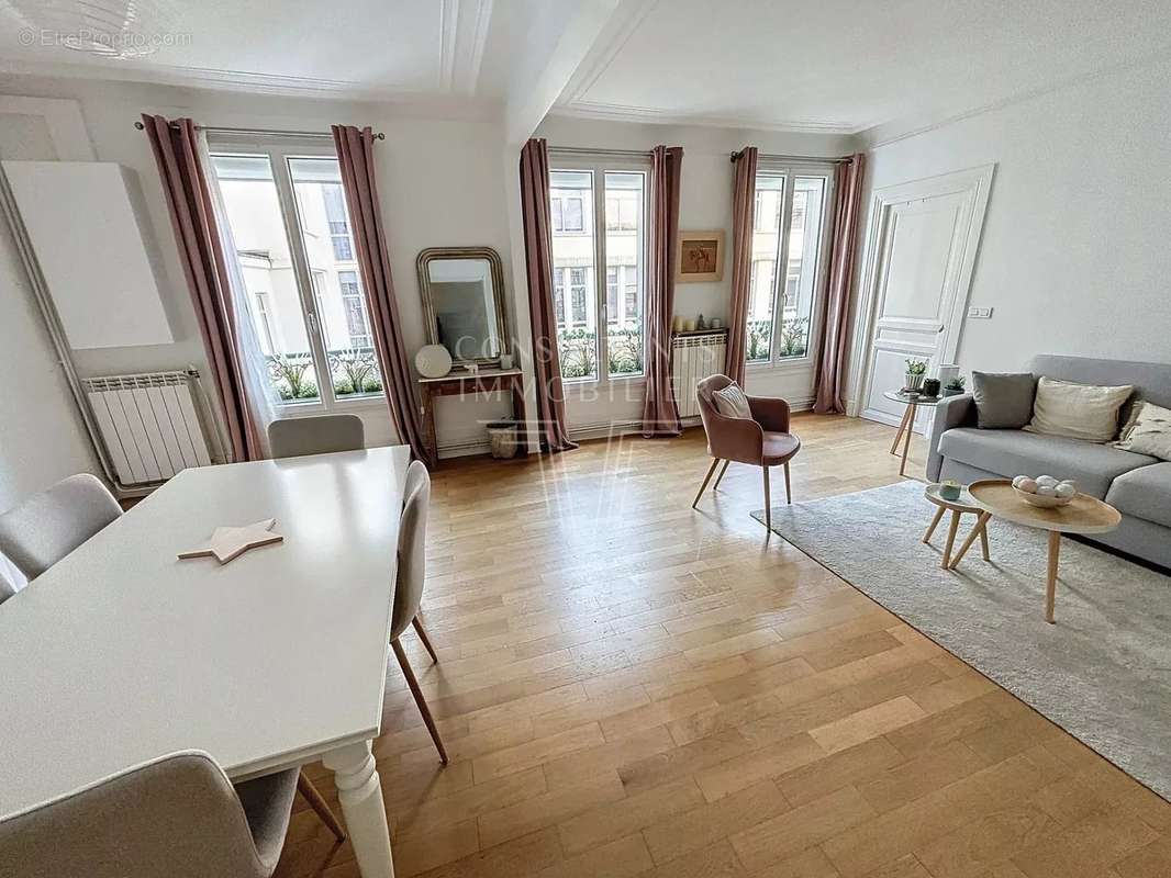 Appartement à PARIS-17E