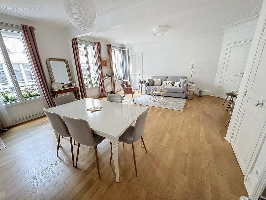 Appartement à PARIS-17E