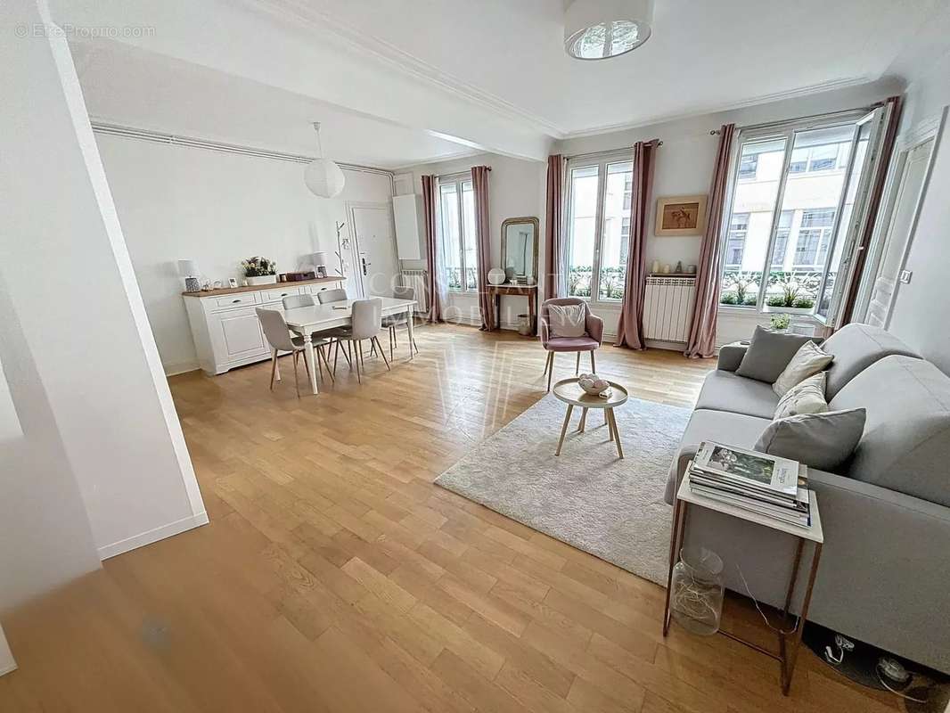 Appartement à PARIS-17E