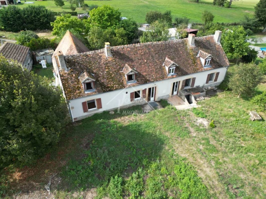 Maison à COSNE-D&#039;ALLIER