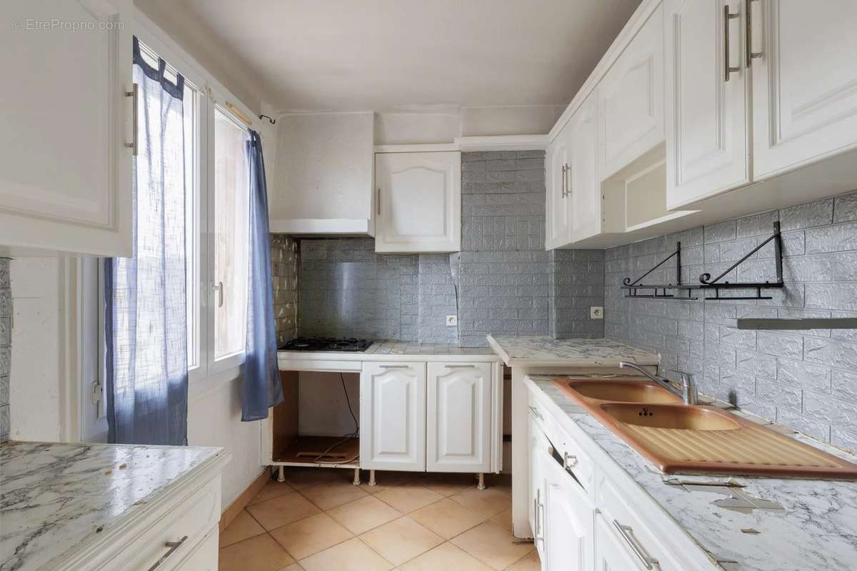 Appartement à MARSEILLE-4E