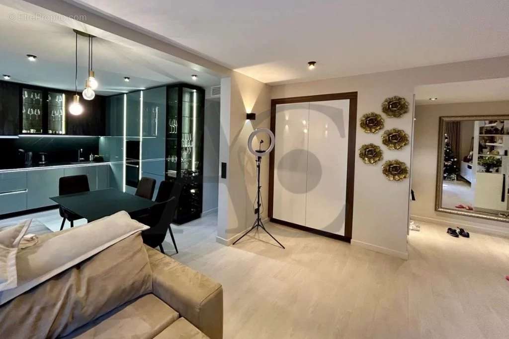 Appartement à VILLENEUVE-LOUBET