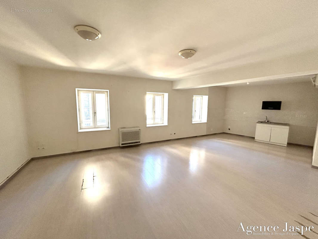 Appartement à SURY-LE-COMTAL