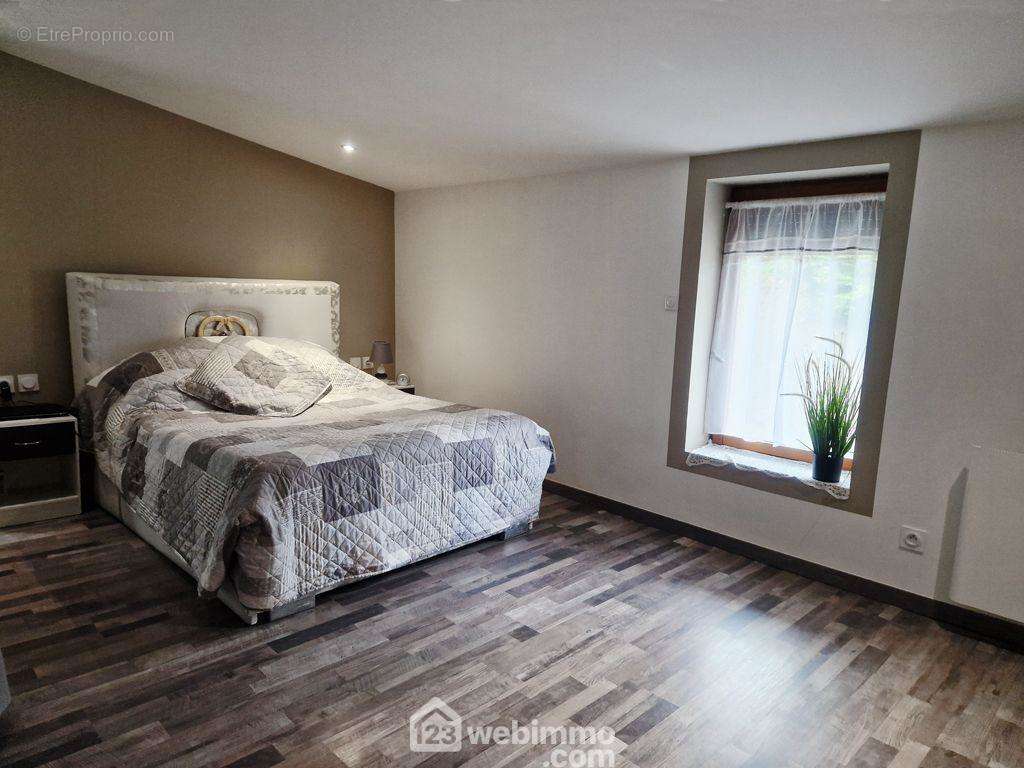 Il possède également une chambre parentale avec dressing de 27m²... - Maison à VENTHON