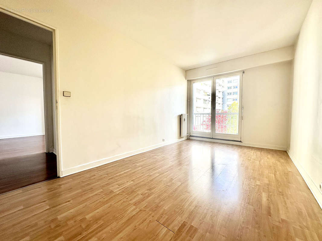 Appartement à PARIS-20E