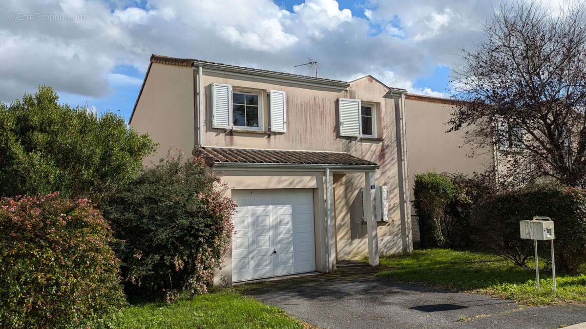 Maison à TONNAY-CHARENTE