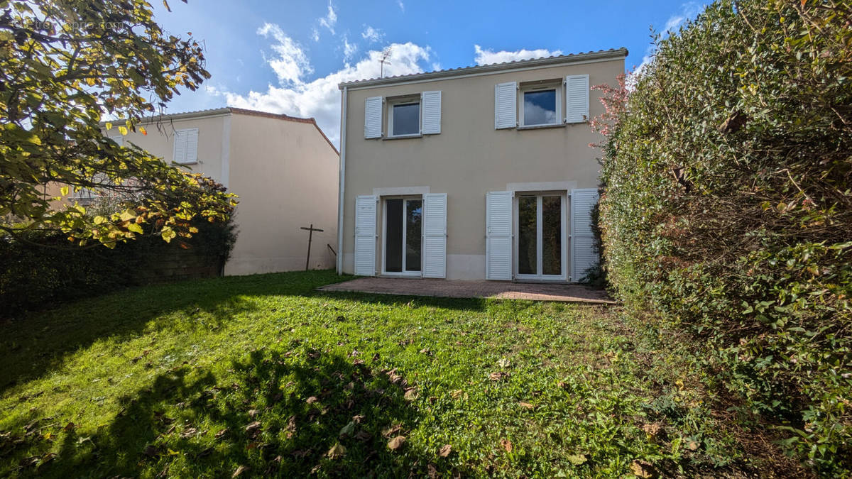 Maison à TONNAY-CHARENTE