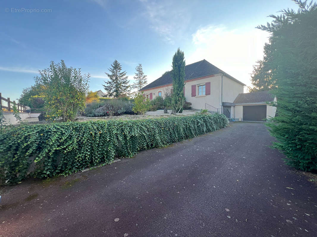 Maison à VALLON-EN-SULLY