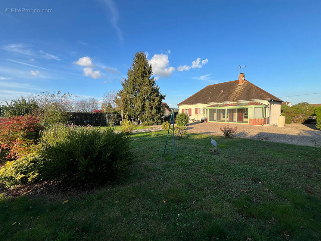 Maison à VALLON-EN-SULLY