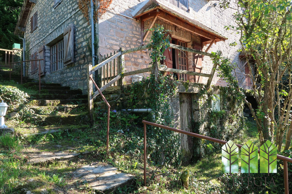 Maison à CLUGNAT