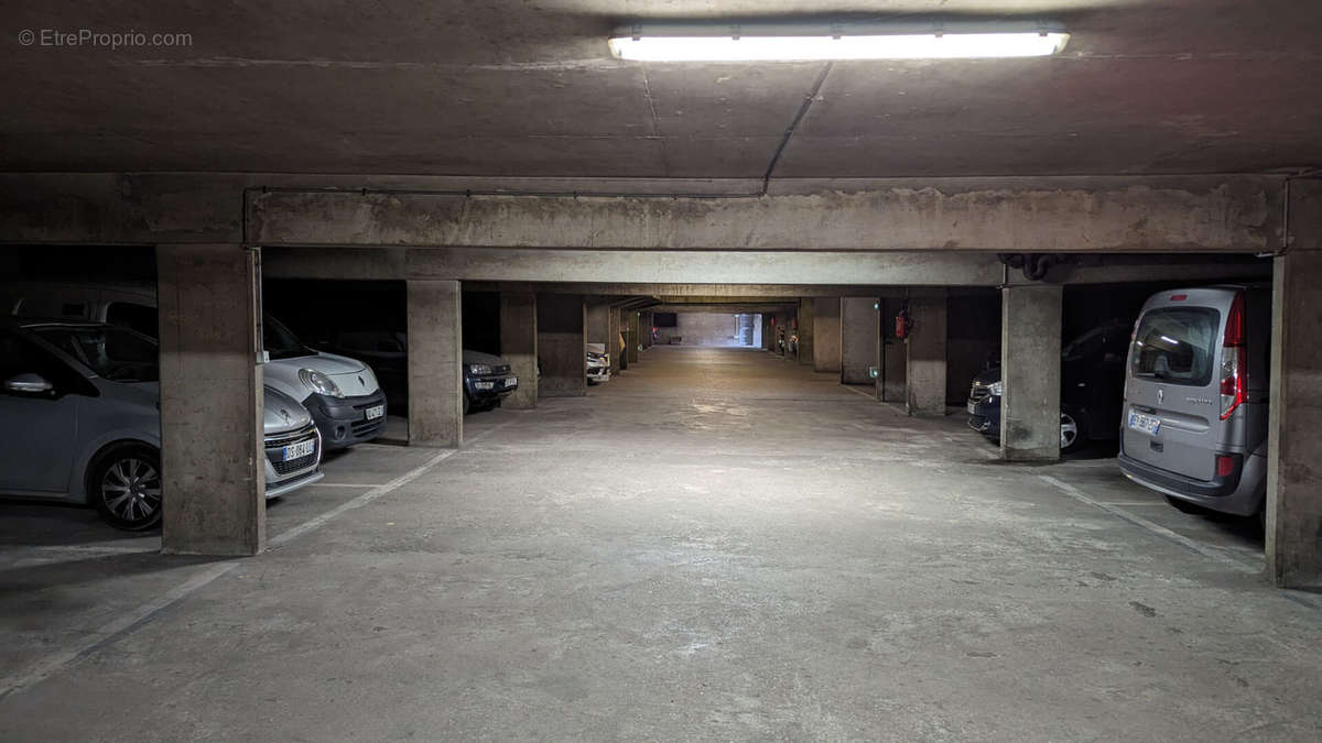 Parking à SAINT-DENIS