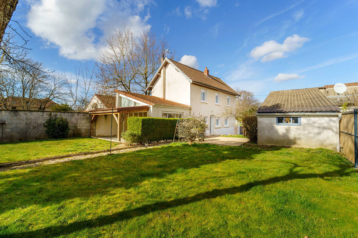 Maison à SAINT-LOUP-GEANGES