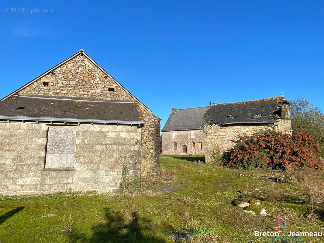 Maison à SAINT-CHRISTOPHE-DES-BOIS