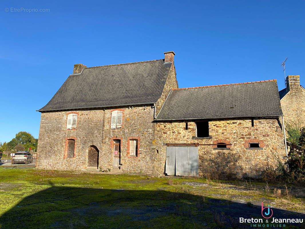 Maison à SAINT-CHRISTOPHE-DES-BOIS