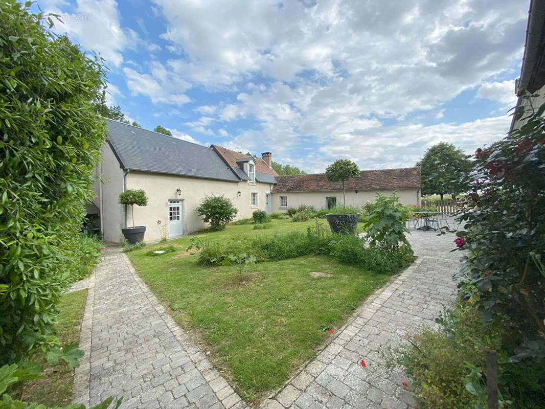 Maison à MONTHOU-SUR-BIEVRE